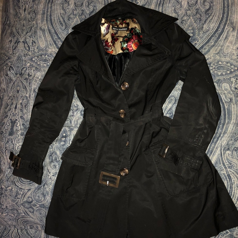 Steve Madden light weight raincoat